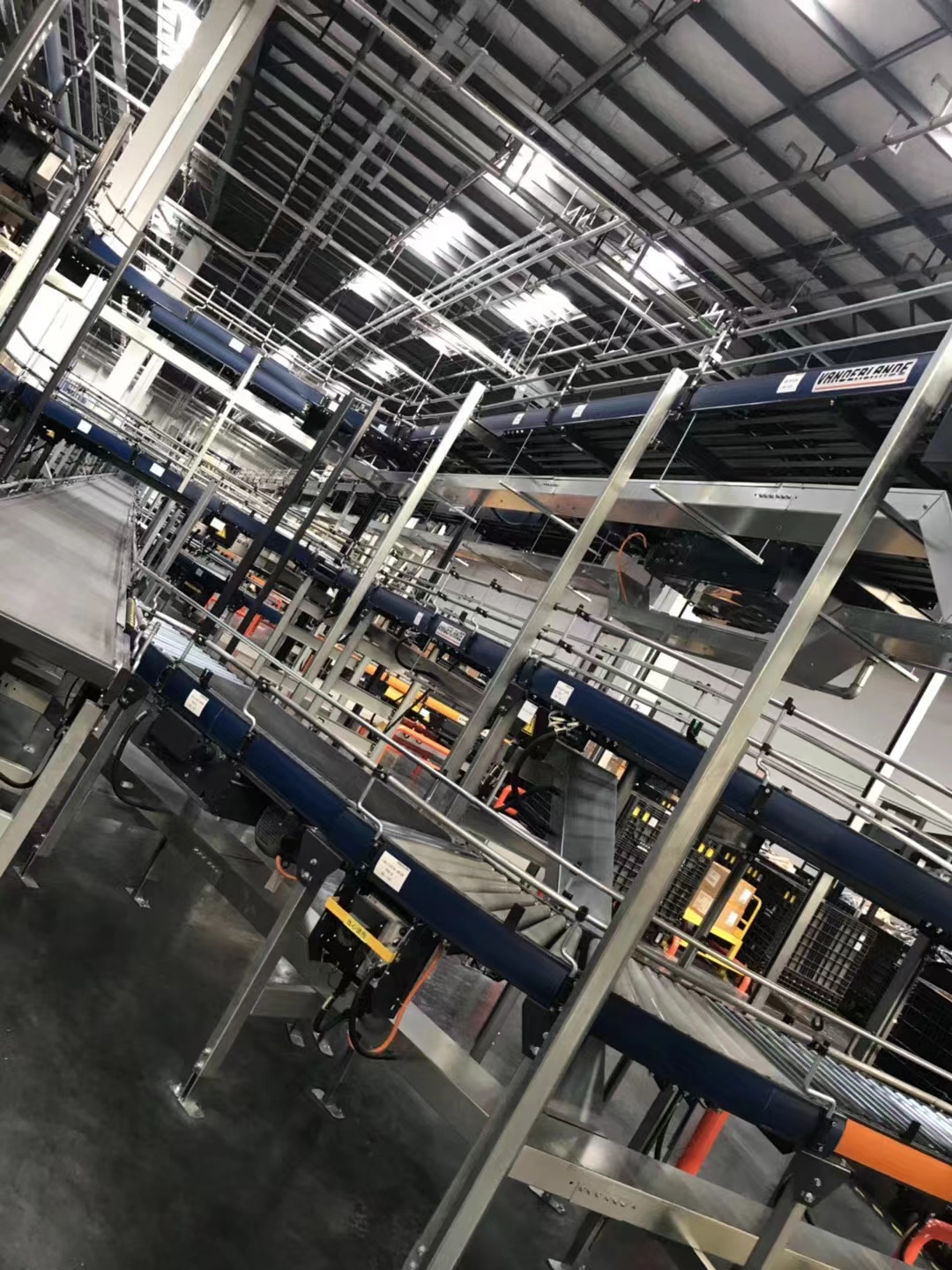 某世界品牌服裝分選基地施工現(xiàn)場(圖4)