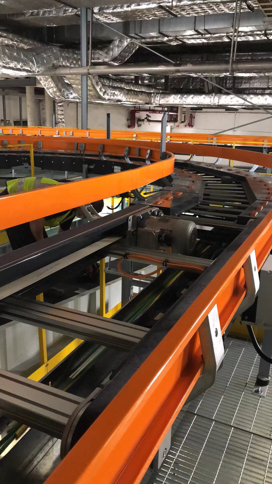 大型機(jī)場(chǎng)行李輸送分揀線建設(shè)(圖1)