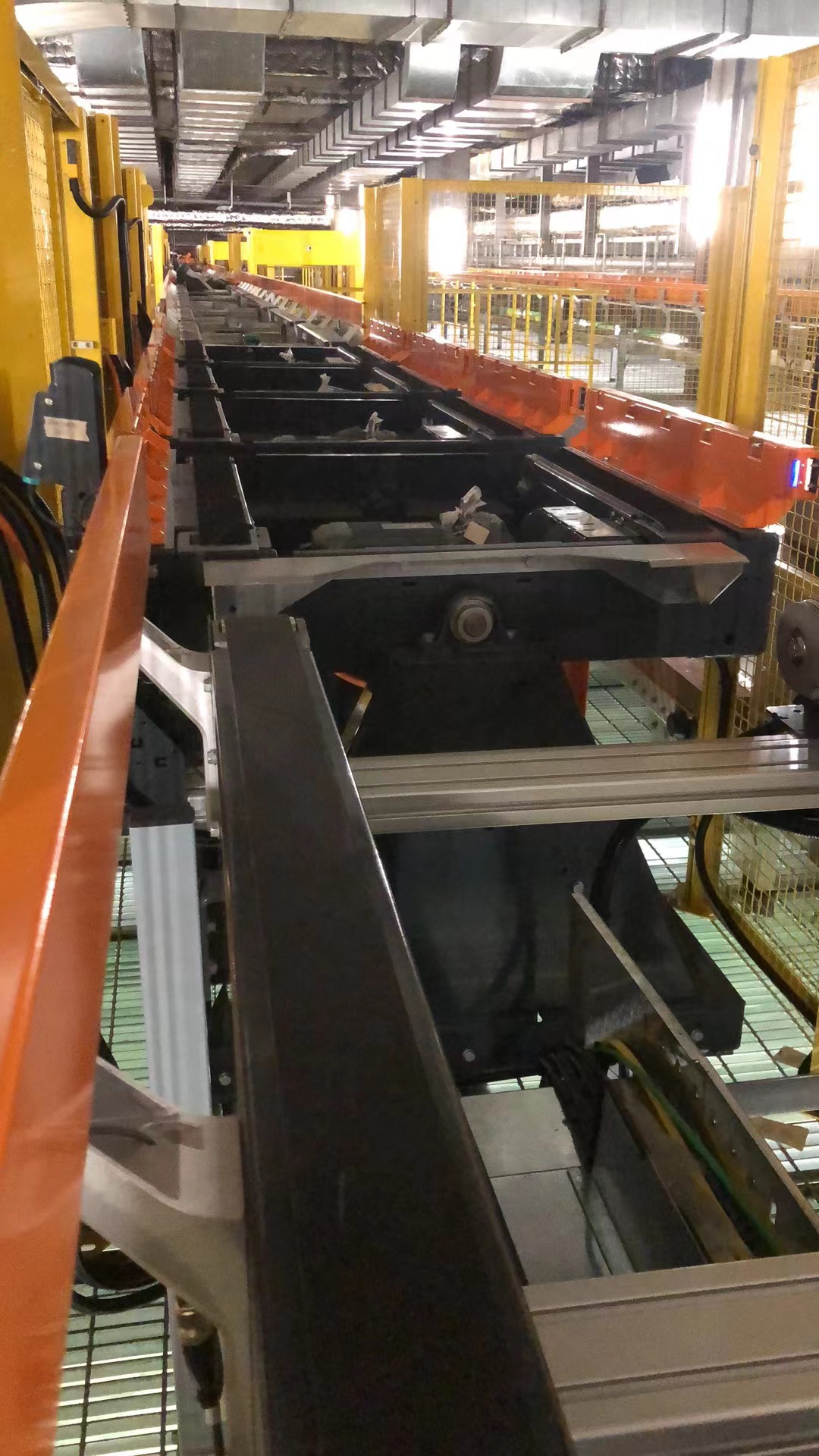 大型機(jī)場(chǎng)行李輸送分揀線建設(shè)(圖2)